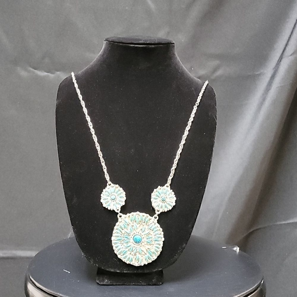𝅺SILVER AND TURQUOISE STATEMENT NECKLACE - Picture 3 of 6